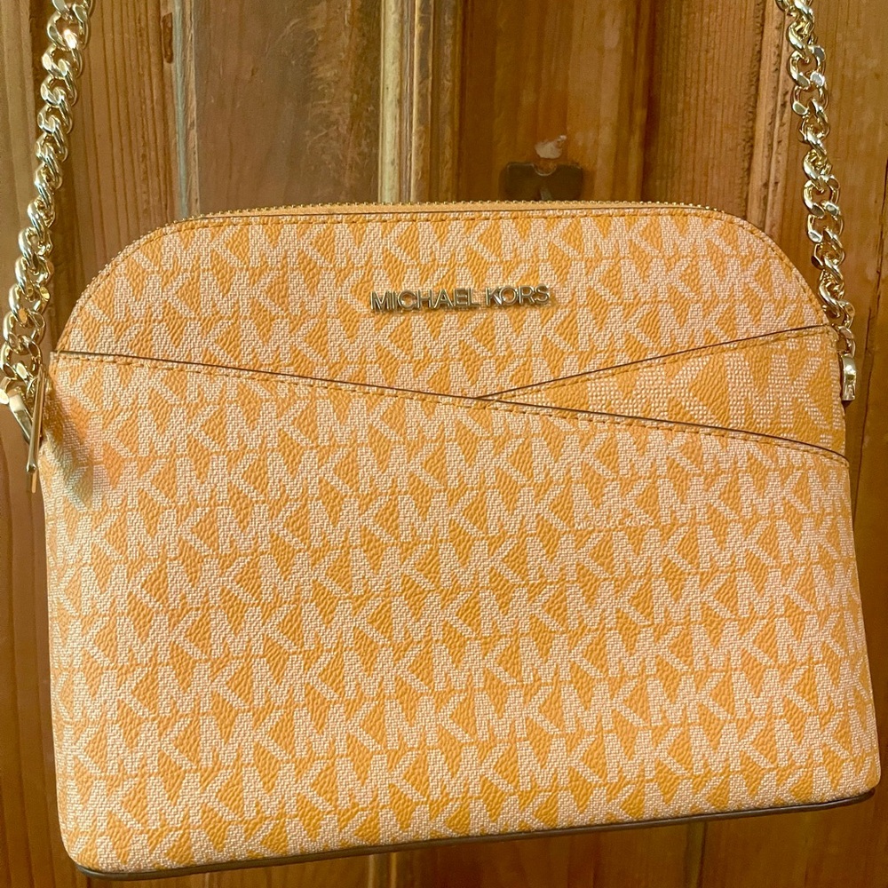 NWOT Michael Kors Jet Set Travel Medium Logo Dome